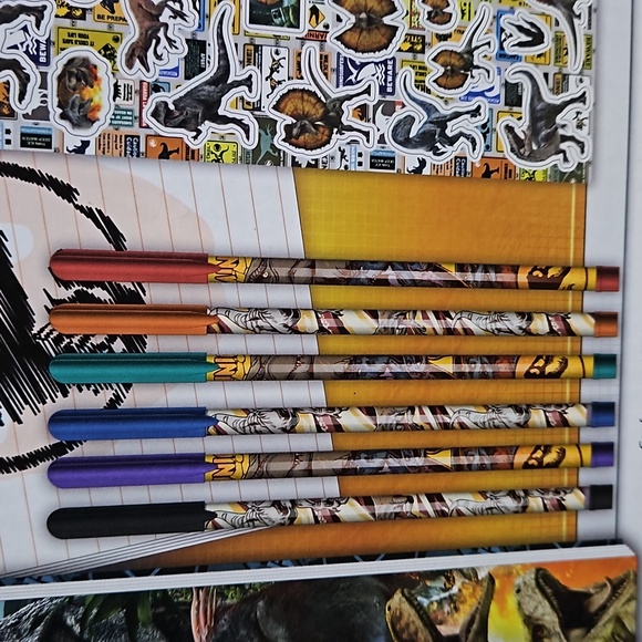 Jurassic World Journal Set Includes journal 6 gel pens and stickers! - Picture 4 of 6